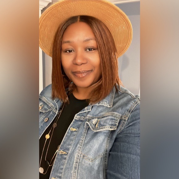 Meet your Posher, Ebony - Picture 2 of 2